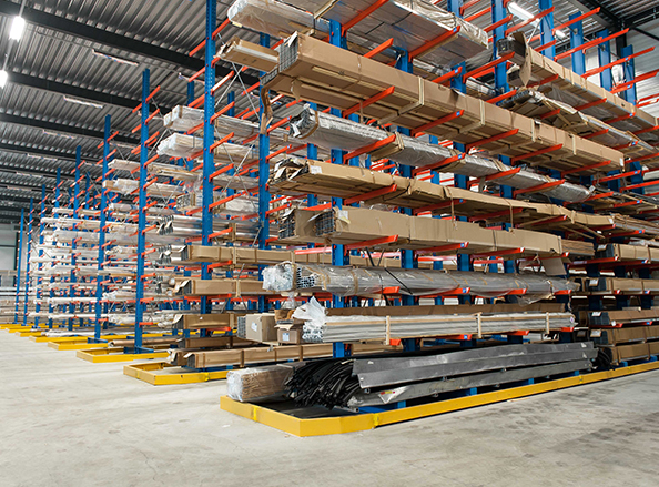 Guide rails for heavy cantilever racks